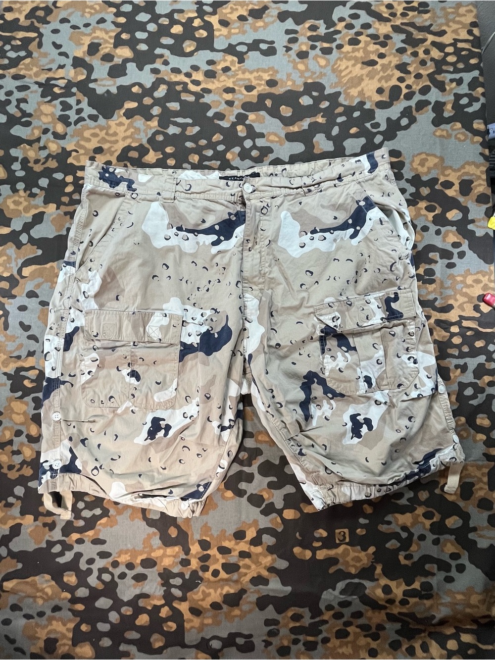 Sean John camo cargo shorts